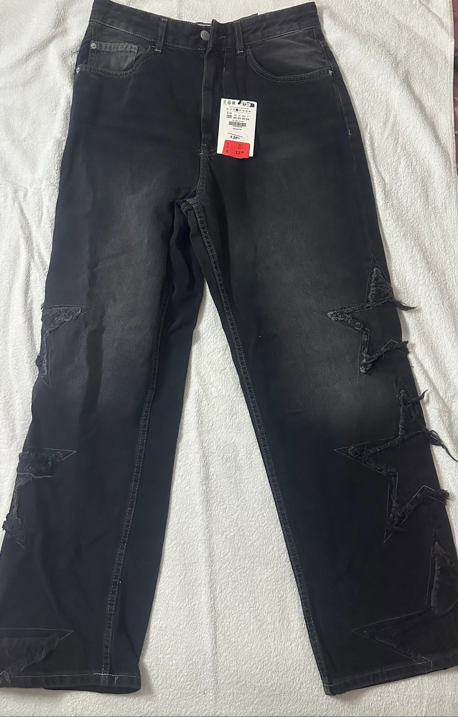 Vaquero Bershka negro con estrellas desgastadas – Talla 38